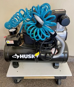 lot 36 image: Husky Air Compressor