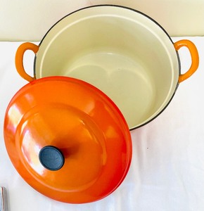 lot 38 image: Cousances of France Enamel Pot with Lid