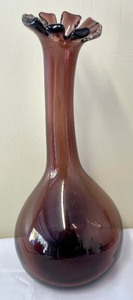 lot 47 image: Amazing Amethyst Glass Vase