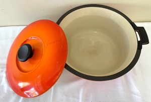 lot 48 image: Cousances of France Enamel Pot with Lid