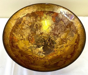 lot 49 image: Gorgeous Golden Toned Decorative Bowl