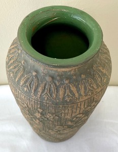lot 56 image: Red Wing Union Stoneware Vase