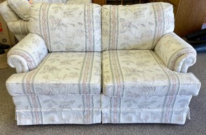 lot 65 image: Vintage Steinhafels Flexsteel Loveseat   Couch