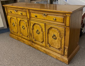 lot 71 image: Vintage Thomasville Buffet Server