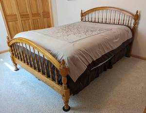 lot 6 image: Queen Size Oak Bed Frame