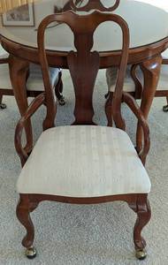 lot 8 image: Queen Anne Style Round Cherry Dining Table Set