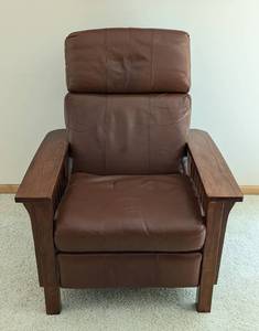 lot 11 image: Lane Mission Style Leather Recliner