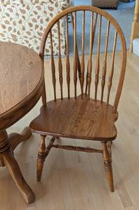 lot 19 image: Oak Dining Table Set