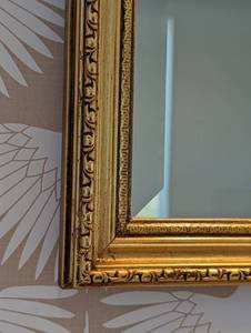 lot 21 image: Decorative Gold Wall Mirror