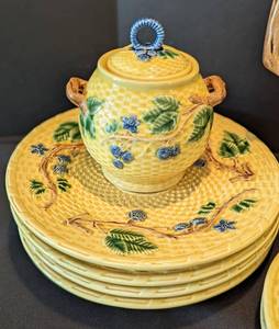lot 1A image: Tiffany & Co. Blackberry Majolica Tea Set and Plates