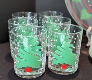 lot 88 image: Dayton Hudson Christmas Tree Confetti Dishes