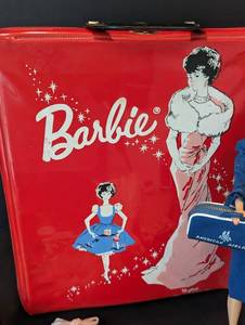 lot 89 image: Vintage American Airlines Barbie and Accessories