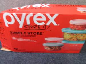 Pyrex Storage Set- damaged outer bo...