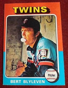 lot 117 image: 1975 Topps Mini Bert Blyleven Card