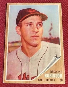 lot 128 image: 1962 Topps Brooks Robinson Card