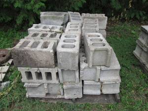 3-layer Pallet of cinder block for ...