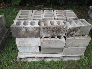 3-layer short Pallet of cinder bloc...