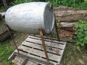 Heavy metal keg with spicket and st...