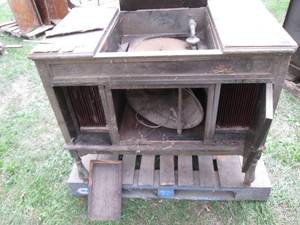 Vintage Edison manual cranking phon...