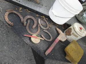 Vintage metal horseshoe game, lidde...