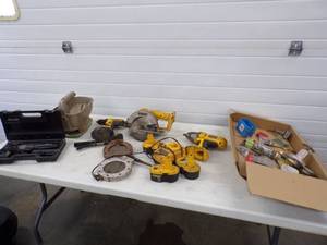 DeWalt 18v cordless tools with Charger and batteries and hardware