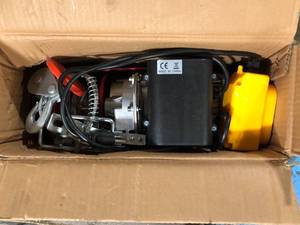 lot 27 image: Vevor Electric Wire Hoist 1320 lbs. Remote Control Winch Overhead Crane 110-Volt for Factories Warehouses Construction customer return review pictures