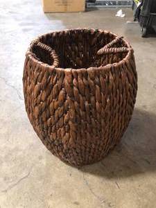 lot 35 image: Lot of 6 Home Decorators Collection Round Brown Woven Water Hyacinth Decorative Poppy Basket customer return see pictures