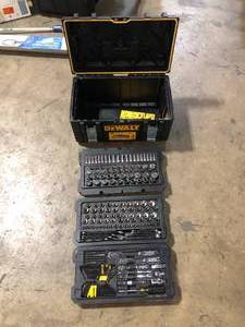 lot 40 image: DEWALT Mechanics Tool Set (226-Piece) with TOUGHSYSTEM 22 in. Medium Tool Box customer return review pictures