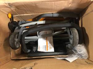 lot 48 image: Fiskars StaySharp 18 in. Cut Manual Push Non Electric Walk Behind Reel Mower customer returns see pictures