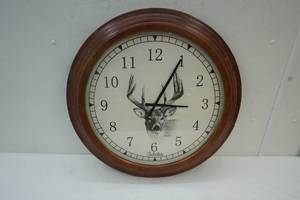 lot 6 image: wall clock