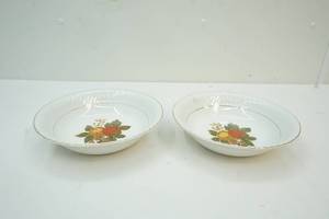 lot 32 image: vintage gold trimmed serving bowls