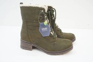 lot 34 image: womens boots