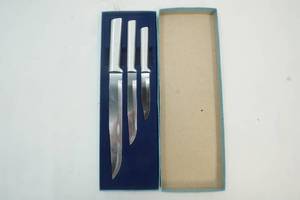 lot 61 image: Rada 3 piece knife set, new.