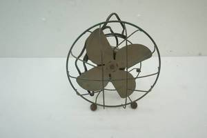lot 164 image: Vintage Fan
