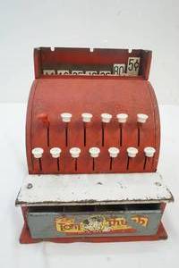 lot 192 image: Vintage Cash Register