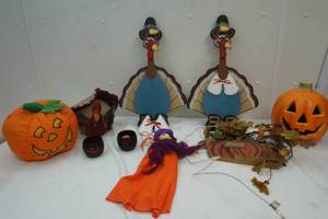 lot 214 image: Fall Decor