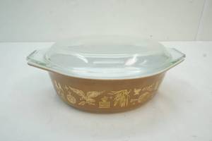 lot 251 image: Vintage Pyrex