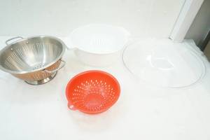 lot 263 image: Strainers & Bowl