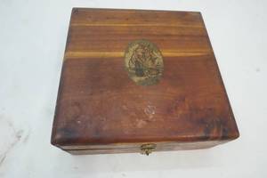 lot 308 image: Vintage Wooden Box