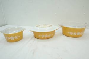 lot 335 image: Pyrex Baking Dishes