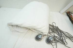 lot 337 image: Queen Sized Mattress Heating Pad