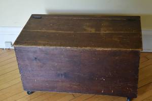 lot 71 image: Wooden Chest