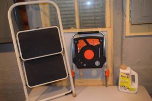lot 94 image: 2 Stools & Pet Repelant