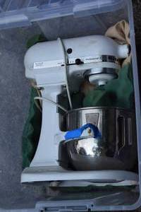 lot 32 image: KitchenAid Stand Mixer w Meat Grinder Attachment