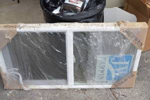 lot 47 image: New Jeld Wen Window 46 x 25.5 x 3