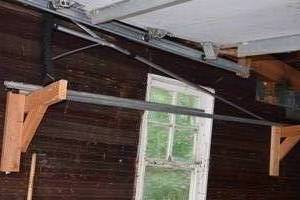 lot 49 image: Roof Snow Scraper With Exension Poles, for Preventing Ice Damage