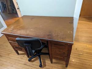 lot 52 image: Desk and Chair - See Pictures