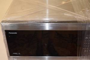 lot 145 image: Panasonic Microwave