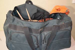 lot 147 image: Hunters Bag With Collection of Hunting Gear