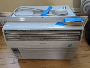 lot 55 image: Used Window AC Unit with Remote